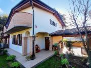 Case e ville in vendita di 275 m² in Via Q. di Vona, 83