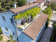 Case e ville in vendita di 276 m² in Via Cisa, 126