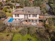 Case e ville in vendita di 276 m² in Via Cornice di...
