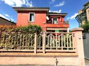 Case e ville in vendita di 277 m² in Via Giuseppe Parini, 4