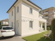 Case e ville in vendita di 277 m² in Via Giuseppe Parini, 4