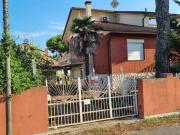 Case e ville in vendita di 277 m² in Via Pinarella