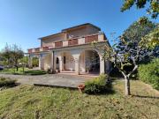 Case e ville in vendita di 277 m² in Via Santo Nicola, 25