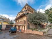 Case e ville in vendita di 278 m² in Via delle Rose, 6