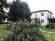 Case e ville in vendita di 278 m² in Via Matilde di Canossa