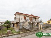 Case e ville in vendita di 280 m² in Via Dante Alighieri