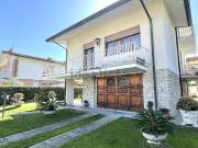 Case e ville in vendita di 280 m² in Via Garibaldi