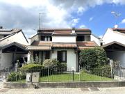 Case e ville in vendita di 280 m² in Via Giovio