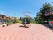 Case e ville in vendita di 280 m² in Via Montanara, 9