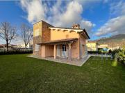 Case e ville in vendita di 280 m² in Via Monte Bianco