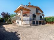 Case e ville in vendita di 280 m² in Via Napoli, 3