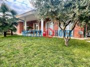 Case e ville in vendita di 280 m² in Via Pusiano, 8
