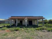 Case e ville in vendita di 290 m² in Via Domitiana