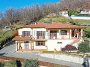 Case e ville in vendita di 290 m² in Via IV Novembre, 6