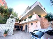 Case e ville in vendita di 293 m² in Via Nettunense