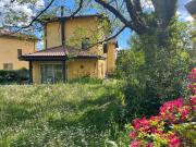 Case e ville in vendita di 294 m² in Via Predazzo, 49