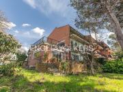 Case e ville in vendita di 296 m² in Via Cassia, 1890