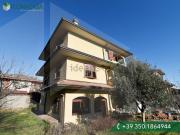 Case e ville in vendita di 297 m² in Via Europa, 25