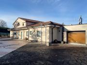 Case e ville in vendita di 300 m² in Contrada Cese, 51