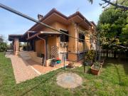 Case e ville in vendita di 300 m² in Via Casal di...