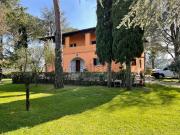 Case e ville in vendita di 300 m² in Via Cassia
