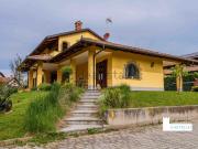 Case e ville in vendita di 300 m² in Via della Valle, 59