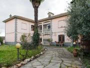 Case e ville in vendita di 300 m² in Via G. Matteotti, 107