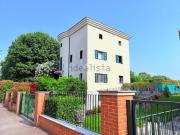 Case e ville in vendita di 300 m² in Via Madonnina, 104