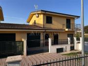 Case e ville in vendita di 300 m² in Via Marco Centola