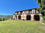 Case e ville in vendita di 300 m² in Via per Camaiore