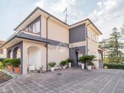 Case e ville in vendita di 300 m² in Via Piave, 13