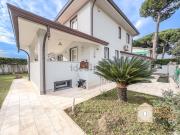 Case e ville in vendita di 300 m² in Via Sant&apos Andrea
