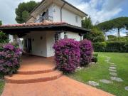Case e ville in vendita di 300 m² in Via Terracina, 120
