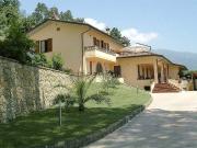 Case e ville in vendita di 300 m² in Via Terrapezzina
