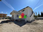 Case e ville in vendita di 300 m² in Viale dei Pini Nord