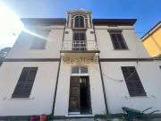 Case e ville in vendita di 301 m² in Via Ugo Botti, 9