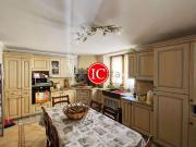 Case e ville in vendita di 302 m² in Via XXV Aprile