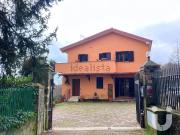 Case e ville in vendita di 303 m² in Via Fontana del Turano
