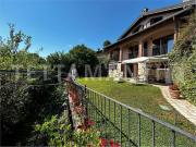 Case e ville in vendita di 310 m² in Via Cesare Cantù, 19