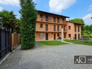 Case e ville in vendita di 310 m² in Via G. Marconi, 28