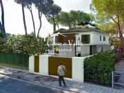 Case e ville in vendita di 310 m² in Via Medaglie d&apos Oro
