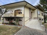 Case e ville in vendita di 310 m² in Via Parmense