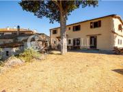 Case e ville in vendita di 311 m² in Via della Pesa, 18