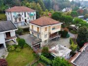 Case e ville in vendita di 312 m² in Via D. Alighieri, 23