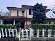 Case e ville in vendita di 314 m² in Via Petrarca, 5