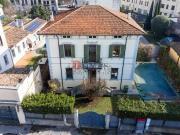 Case e ville in vendita di 318 m² in Via Parmense, 18
