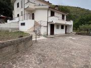 Case e ville in vendita di 320 m² in Contrada Lazzano