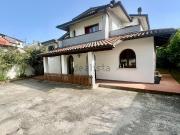 Case e ville in vendita di 320 m² in Via Arrigo Boito
