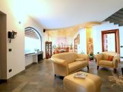 Case e ville in vendita di 320 m² in Via Giorgio...