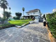 Case e ville in vendita di 320 m² in Via Giulianova